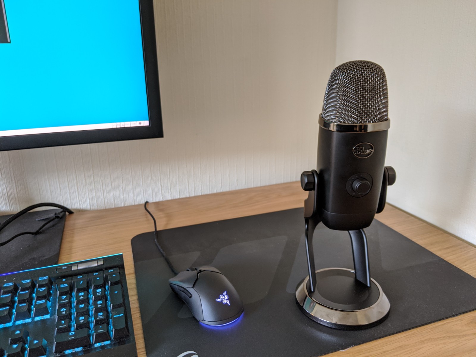 Топ микрофонов. Хорошие бюджетные микрофоны. Logitech blue yeti. Микрофон для стрима. Микрофон 2022.